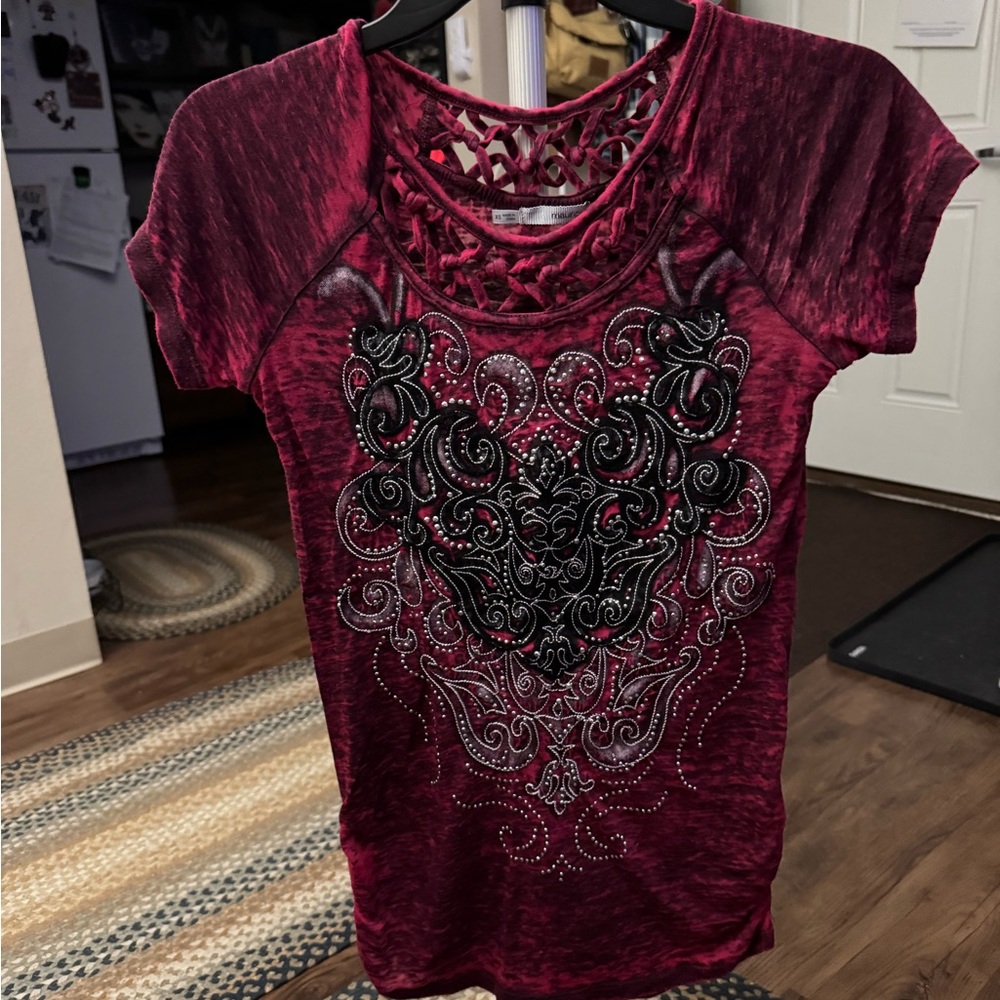 Maurices Maroon Short Sleeve Graphic Tee